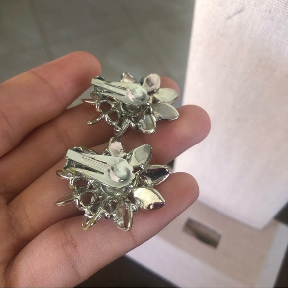 Vintage ClipOn Earrings - Picture 4 of 5